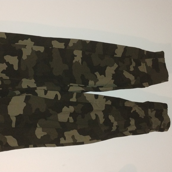lululemon athletica Ready to Rulu High Rise Jogger. Womens size 8. Green Camo. - Picture 3 of 13